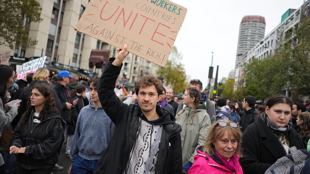 Protests Against High Inflation Across France Despite Bans, Accompanied by Anti-Far-Right Rallies