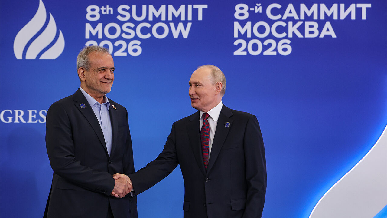 Iran’s Pezeshkian Meets Putin After GECF Summit Trip